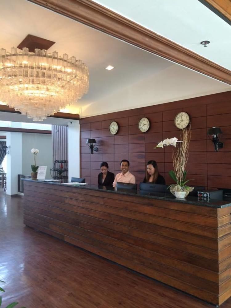 Vista Real Hotel Tagaytay City Esterno foto