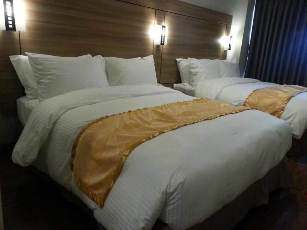 Vista Real Hotel Tagaytay City Esterno foto