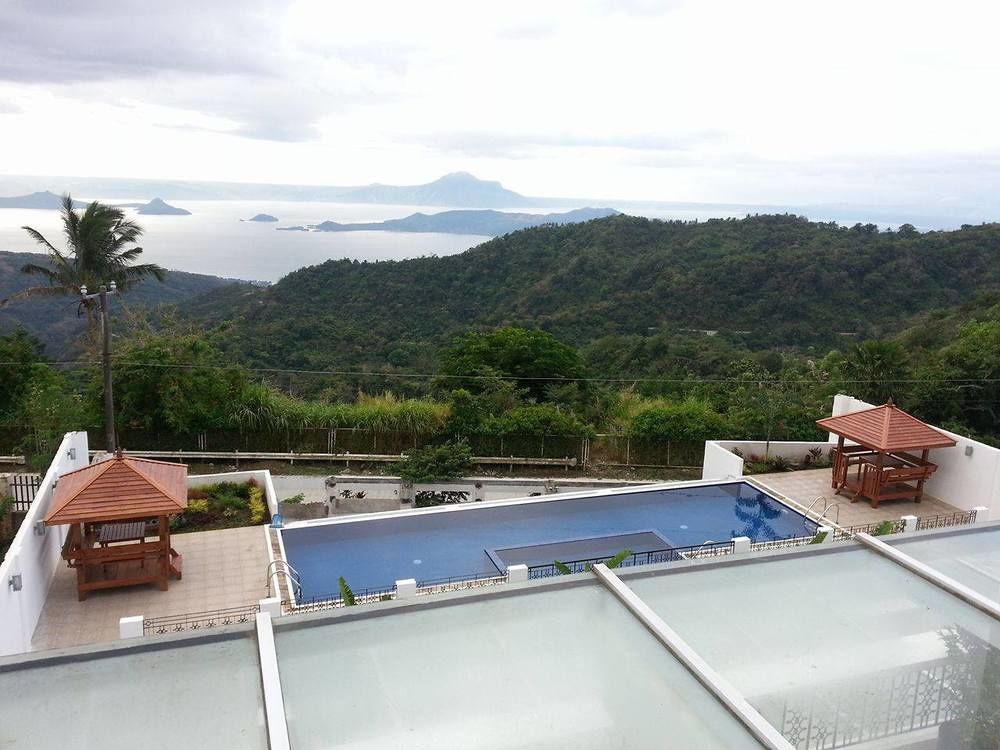 Vista Real Hotel Tagaytay City Esterno foto