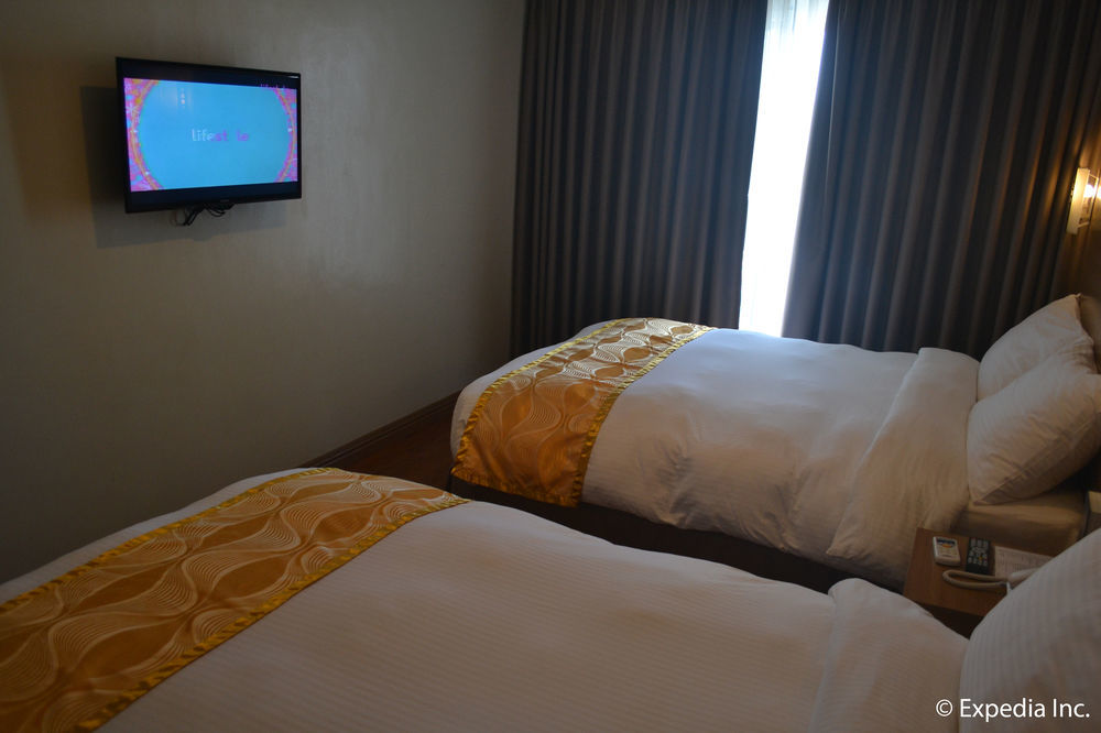 Vista Real Hotel Tagaytay City Esterno foto