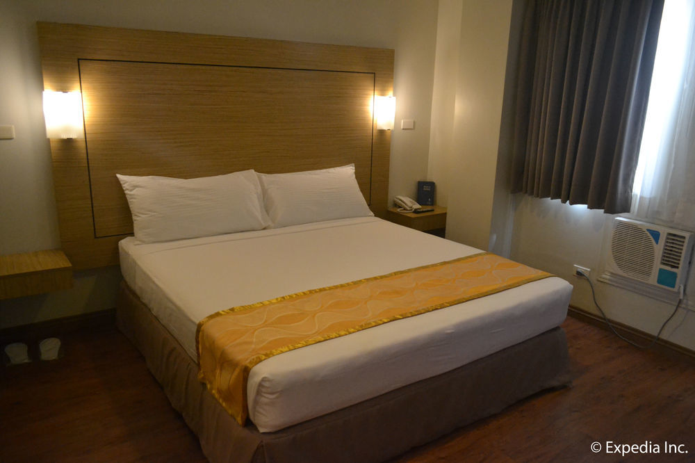 Vista Real Hotel Tagaytay City Esterno foto
