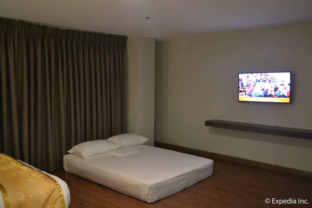 Vista Real Hotel Tagaytay City Esterno foto
