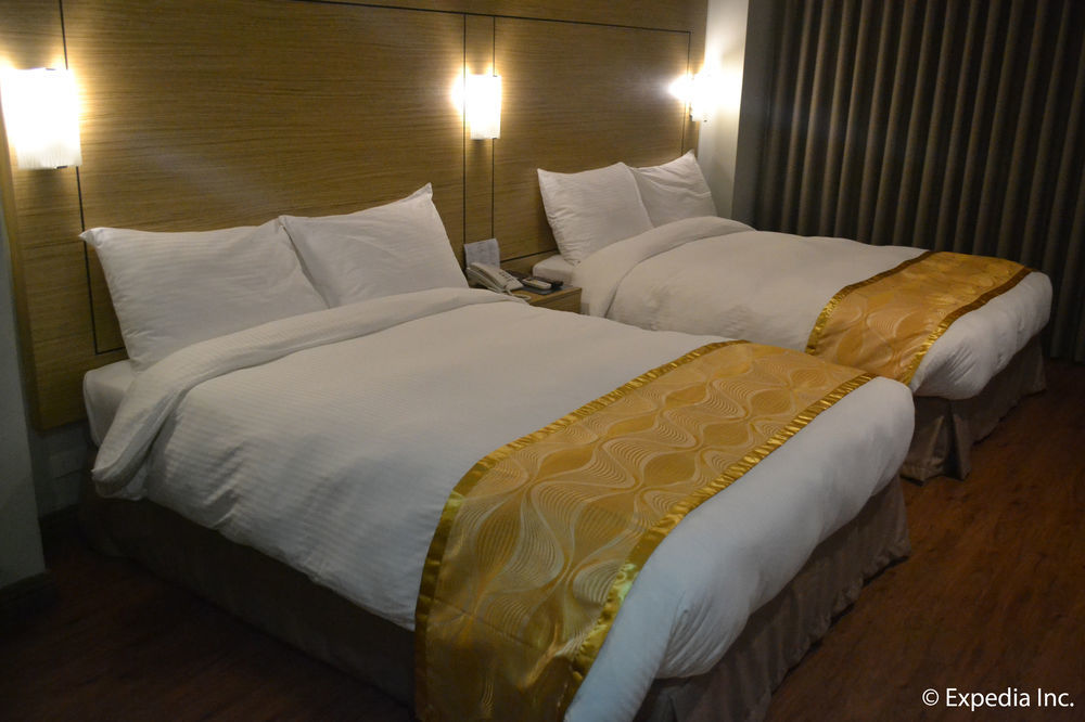 Vista Real Hotel Tagaytay City Esterno foto