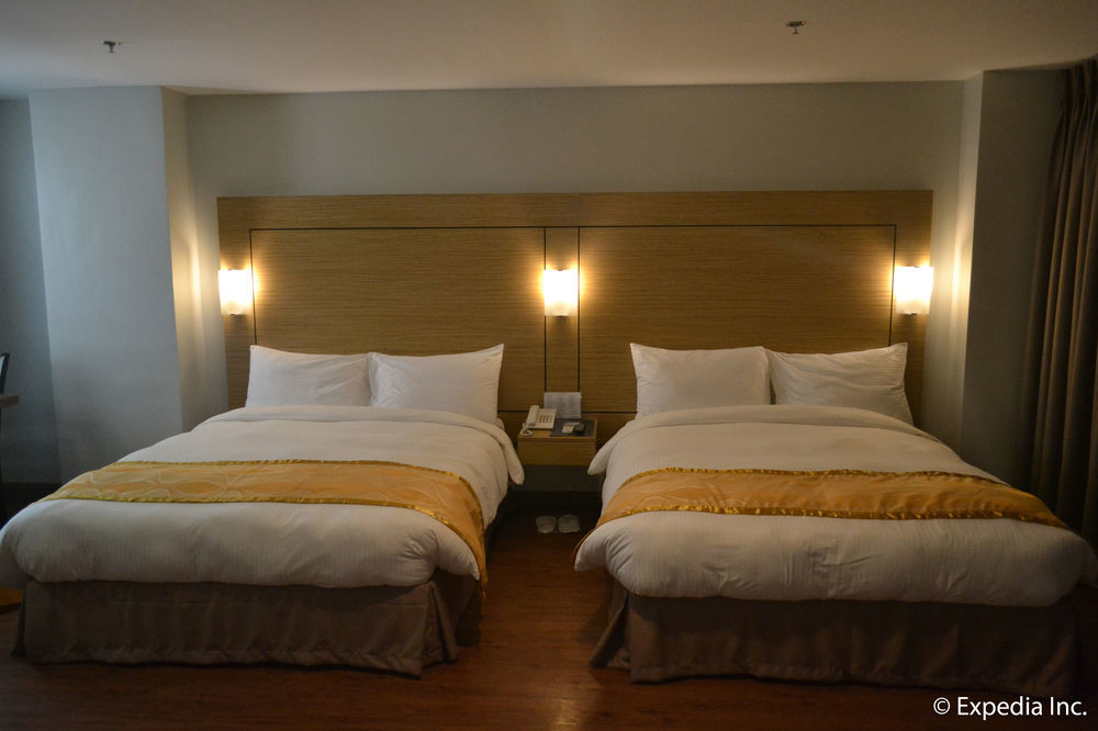 Vista Real Hotel Tagaytay City Esterno foto