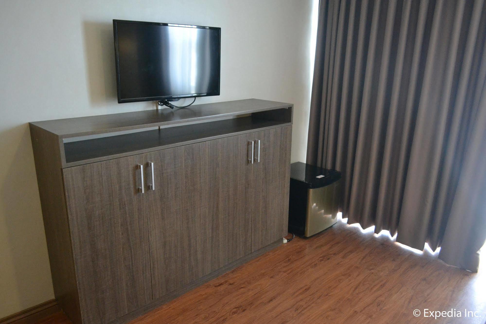 Vista Real Hotel Tagaytay City Esterno foto
