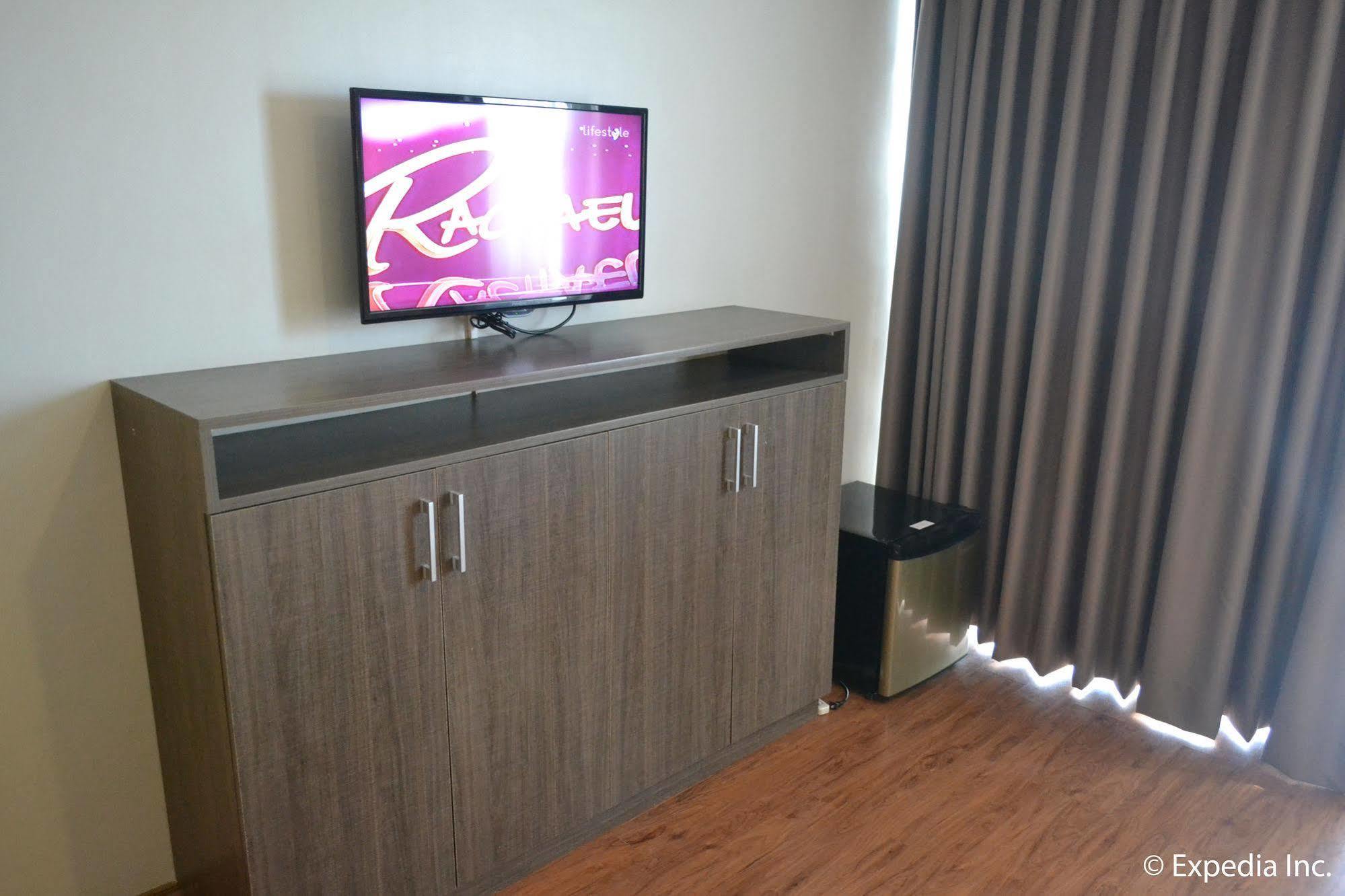 Vista Real Hotel Tagaytay City Esterno foto