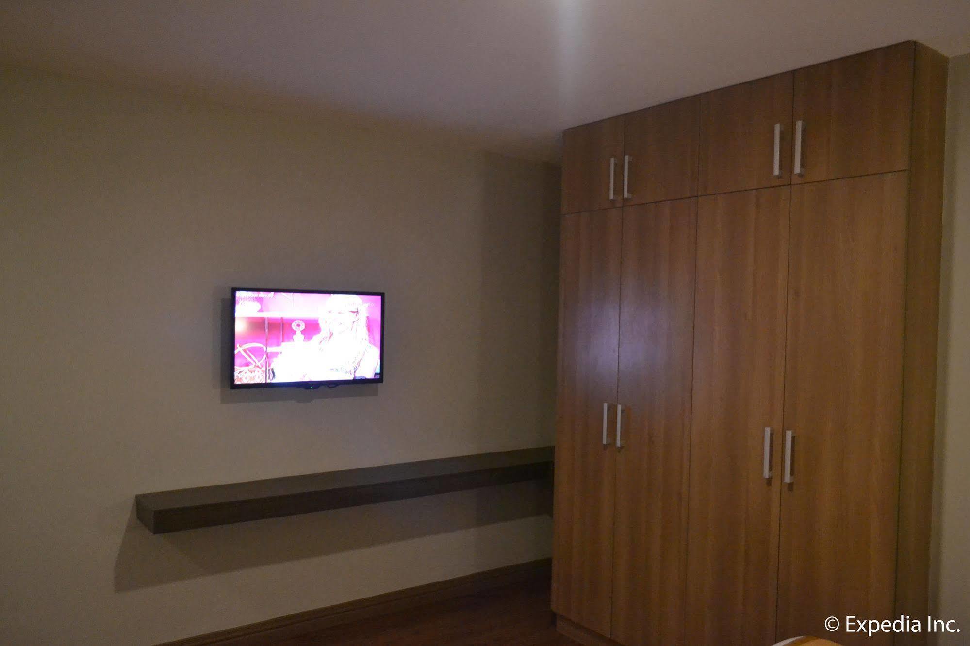 Vista Real Hotel Tagaytay City Esterno foto