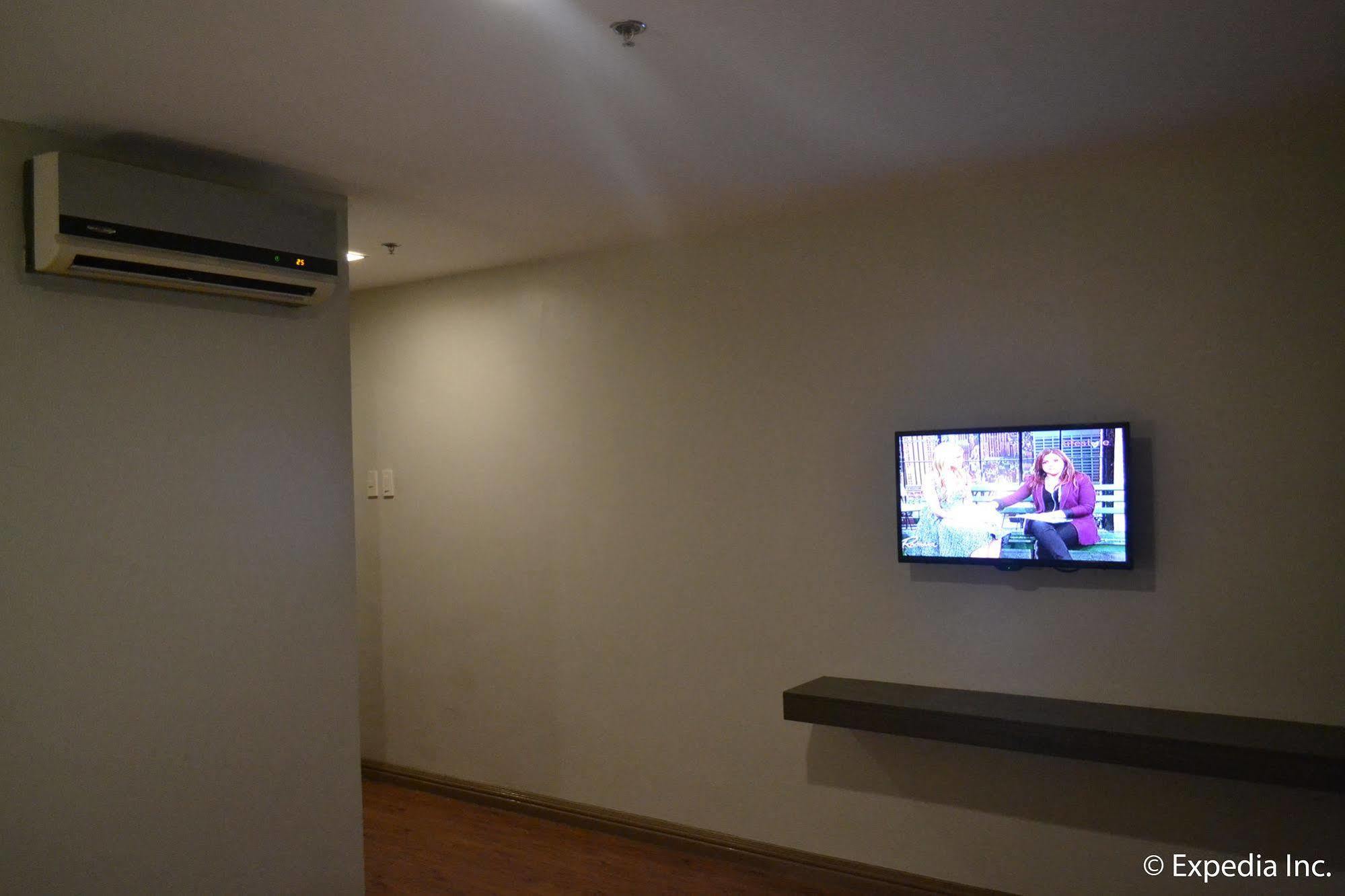 Vista Real Hotel Tagaytay City Esterno foto