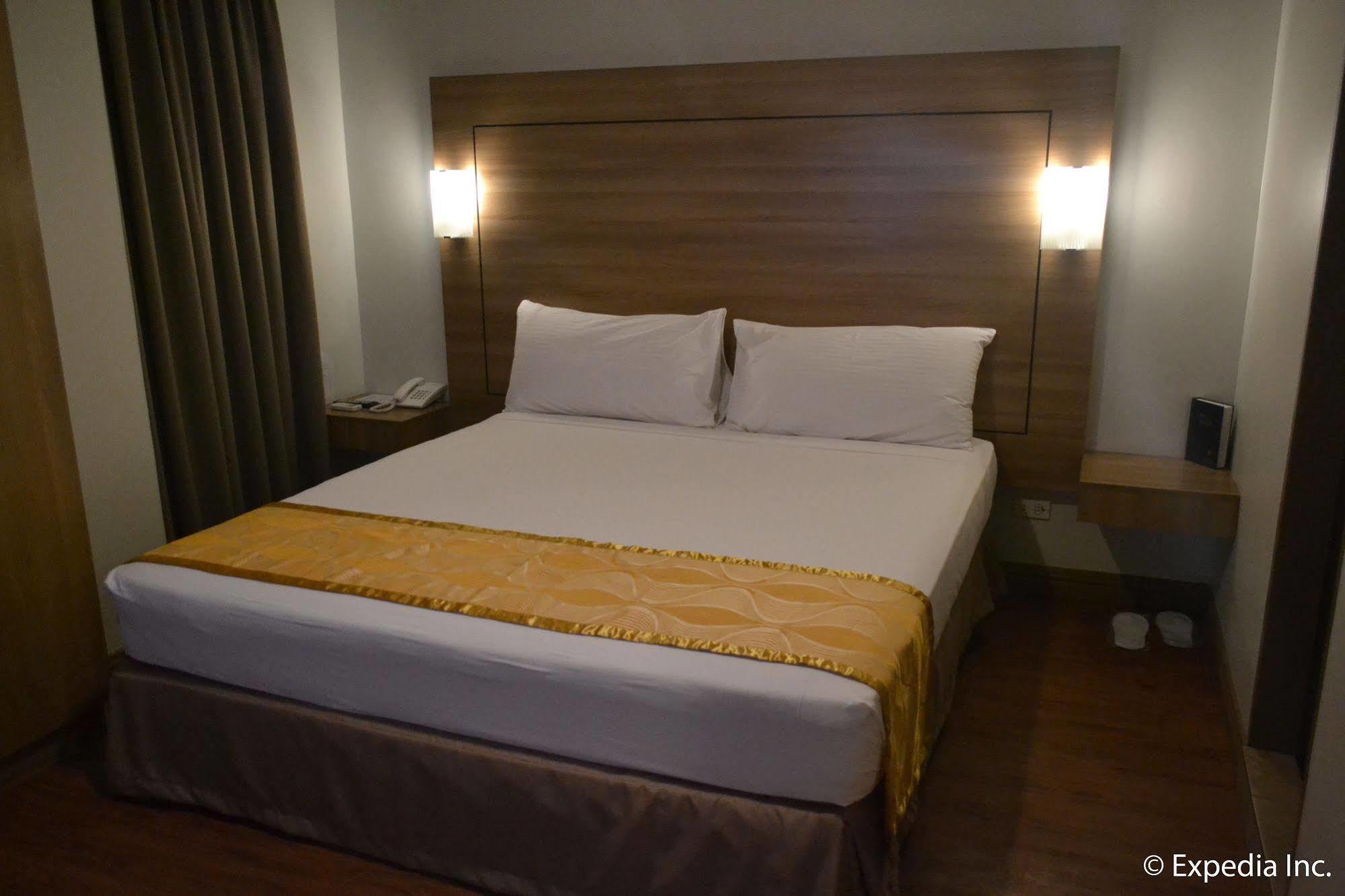 Vista Real Hotel Tagaytay City Esterno foto
