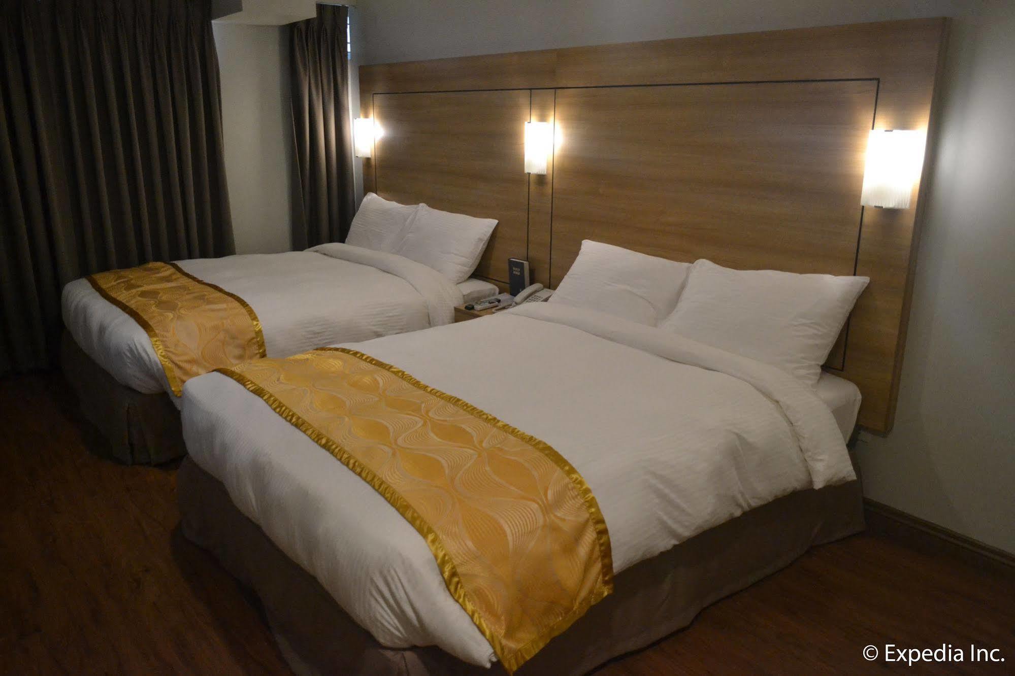 Vista Real Hotel Tagaytay City Esterno foto