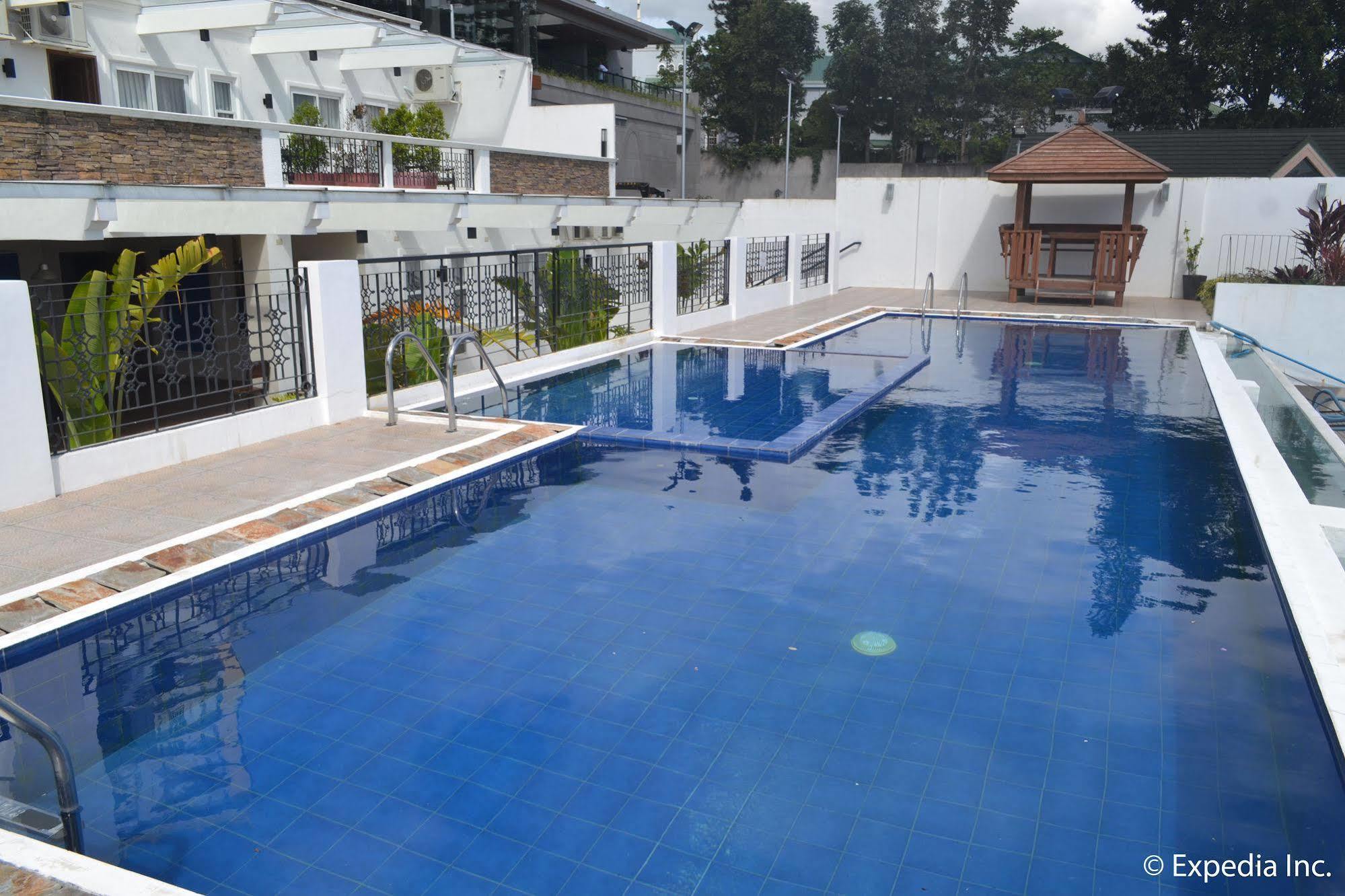 Vista Real Hotel Tagaytay City Esterno foto