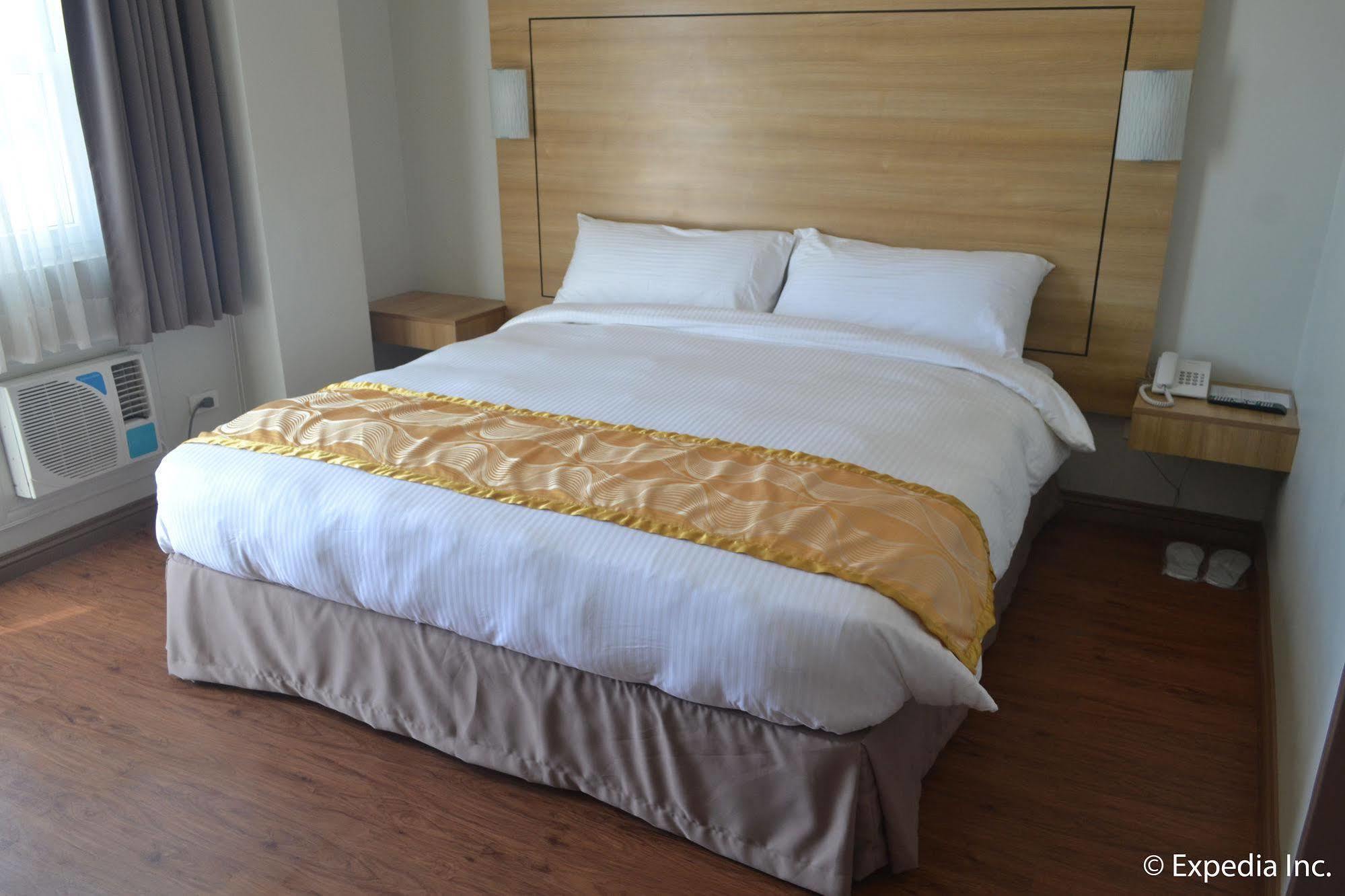 Vista Real Hotel Tagaytay City Esterno foto