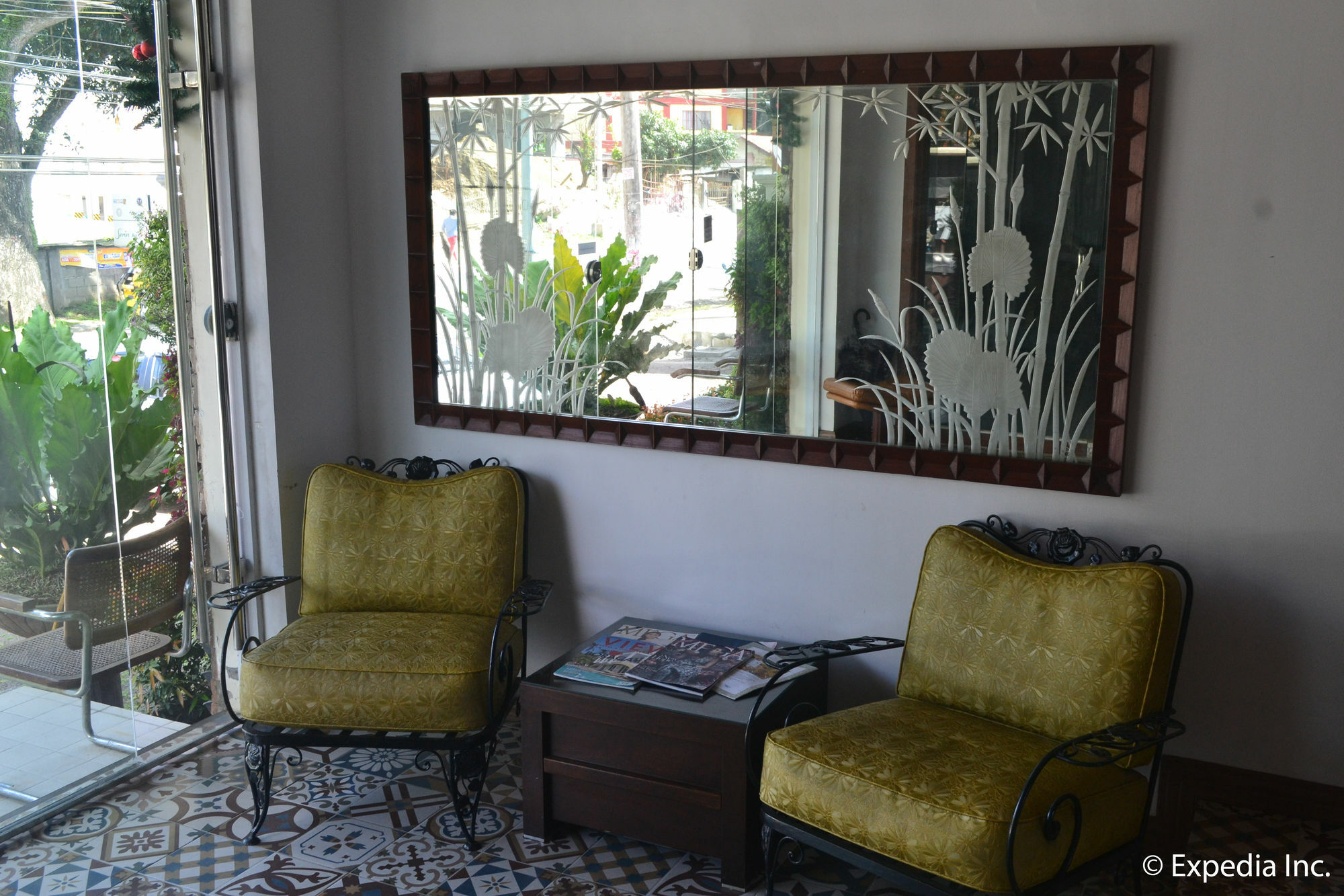 Vista Real Hotel Tagaytay City Esterno foto